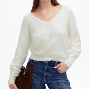 EUC Madewell Women's Winter White Wedged V-Neck Sweater XXS Needs Fabric Shaver